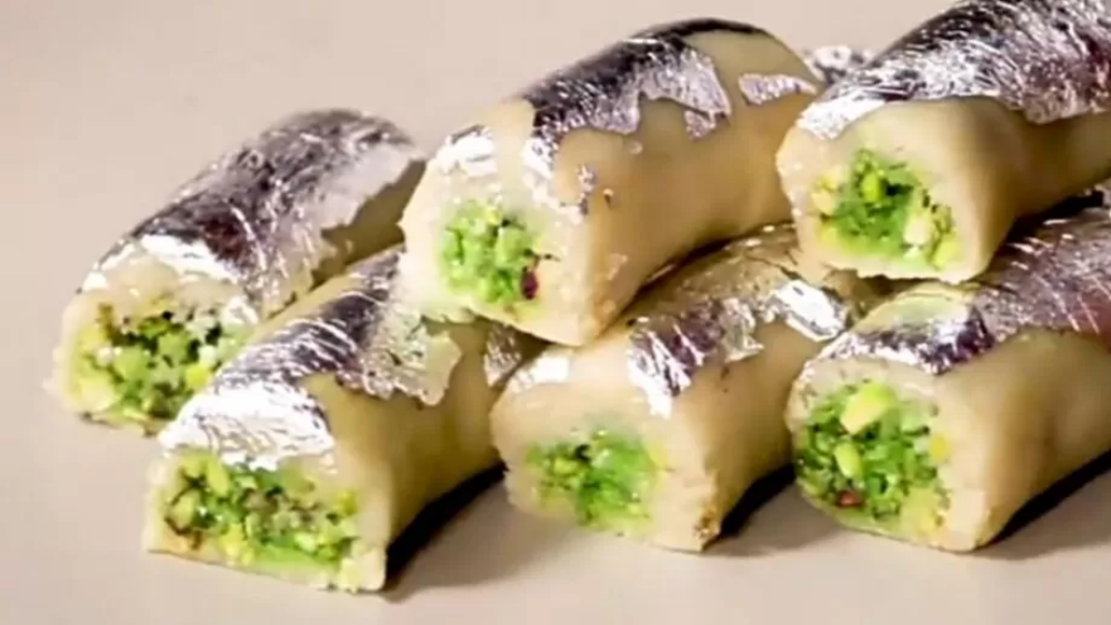 Kaju Pista Roll